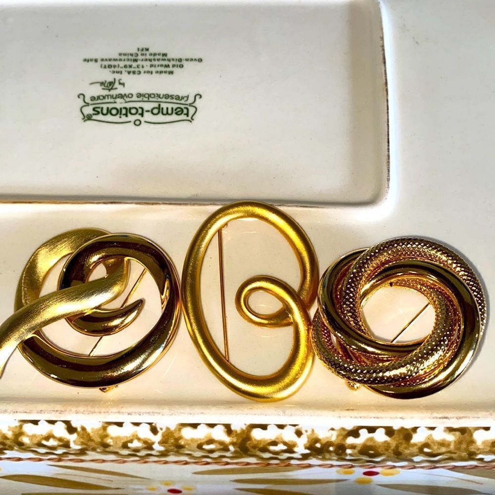 VintageโCollectionย ofโ3โbrooch/โscarfโpins